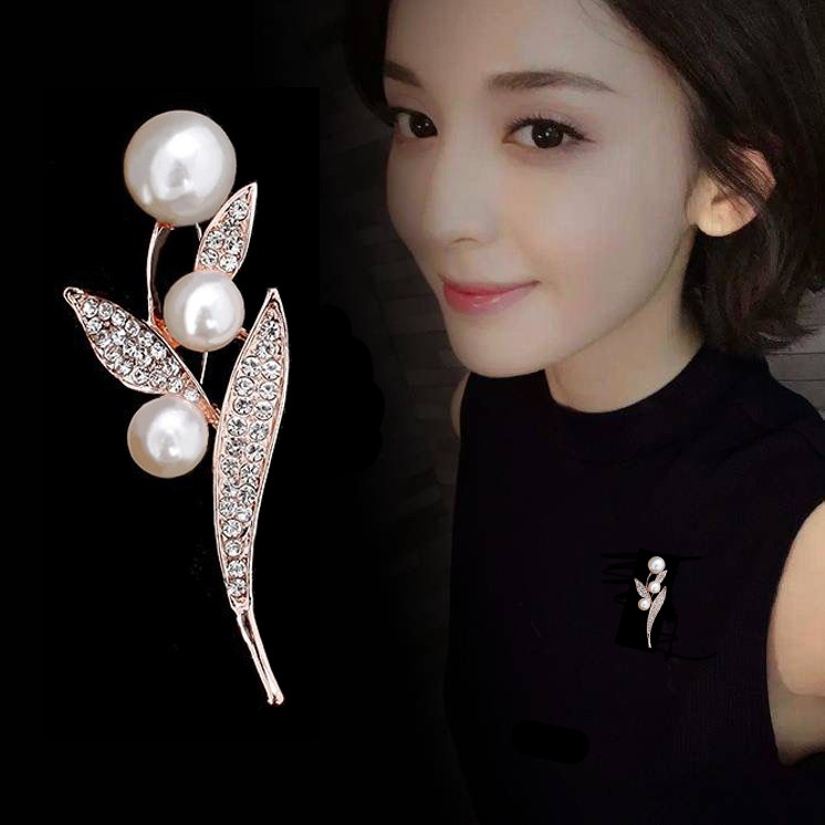 Брошка позолочена з кристалами і перлами №122-28  