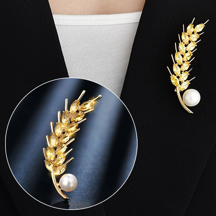 Брошка позолочена з кристалами і перлами №122-36 