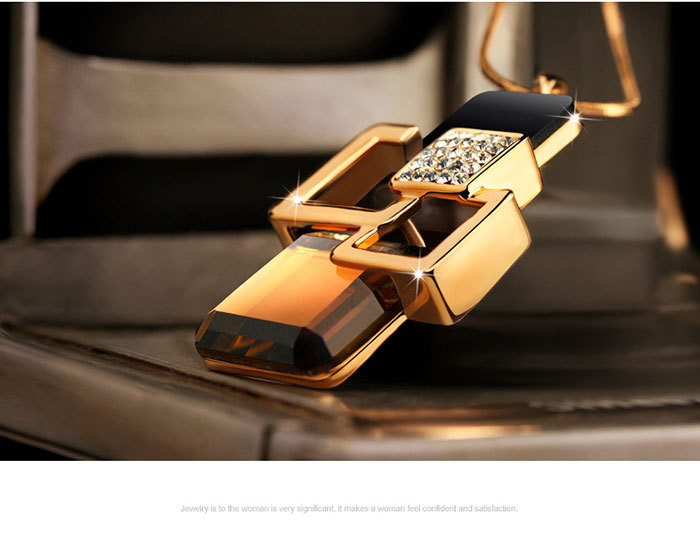 Підвіска позолочена з кристалами №137-01 - 