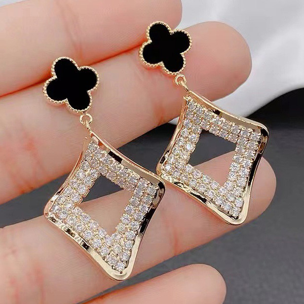 Сережки позолочені з кристалами №124-04