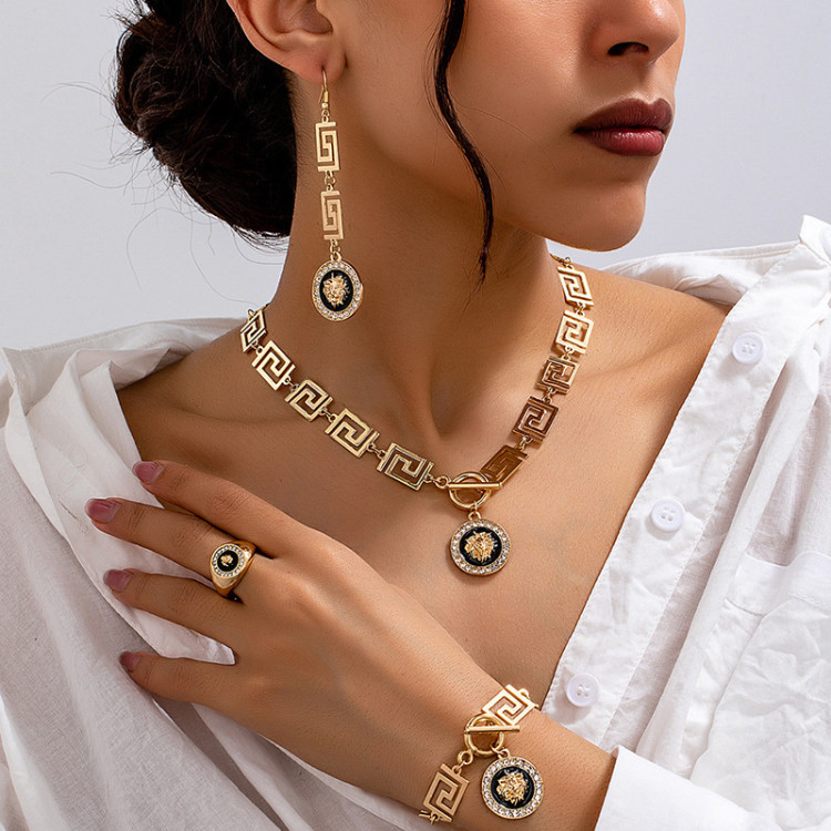 Комплект біжутерії позолочений з кристалами №136-66